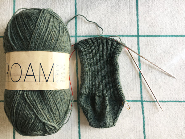 小モノ編み　～靴下を編み始めました