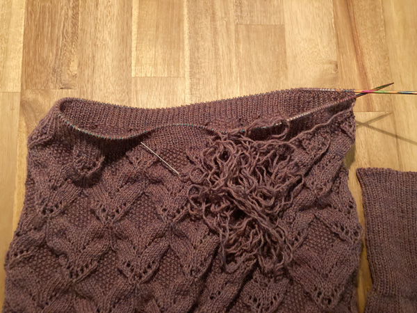 一度とじた裾を、1目ゴム編み止めに変えました　～Poet