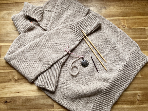 身ごろが編み終わりました　～Zipper Sweater