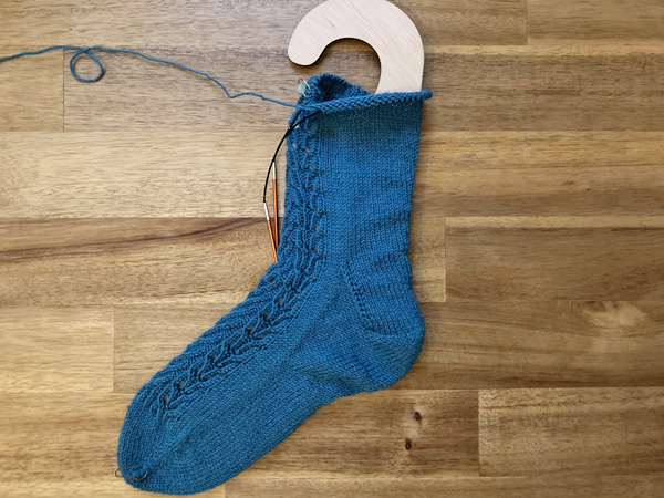 3 Leaves その3「模様編みのくり返しは何回にするか」　～52 Weeks of Socksプロジェクト
