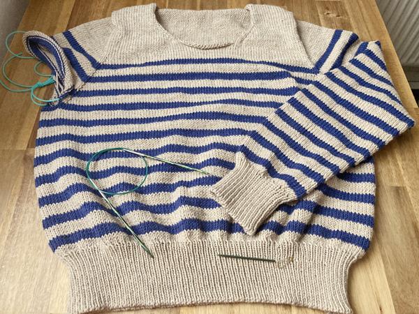 身ごろが編み終わりました！　～Lyon Sweater