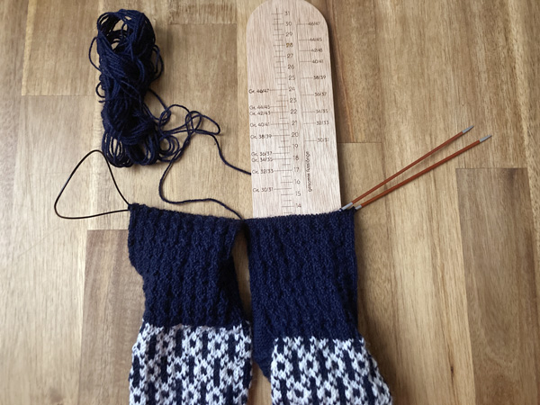 Lempi その8「両足ともあと15段は必要だけど、糸が……」　～52 Weeks of Socksプロジェクト
