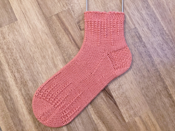Lucerna その5「片方がやっと編み上がったー！」　～52 Weeks of Socksプロジェクト