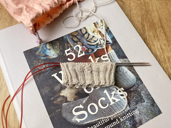 Kuntum その4「自然光のもとで遅くまで編み物ができるうれしさ」　～52 Weeks of Socksプロジェクト