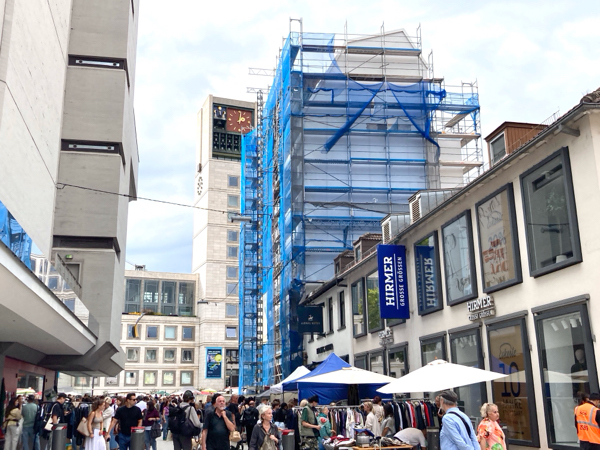 大規模なHerbstflohmarkt 秋の蚤の市