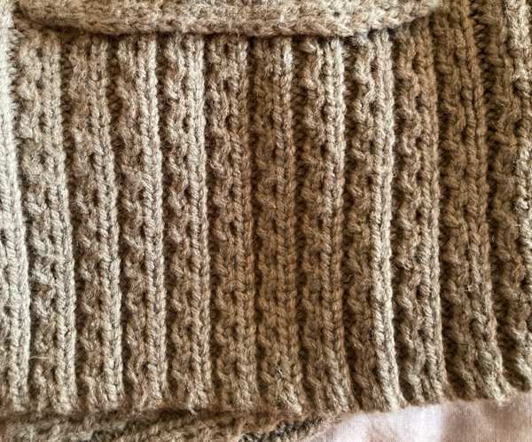 実家で見つけたニット製品の編み方を考える