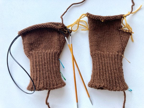 手袋を編んでみてるんだけど　～Modified Army Gloves