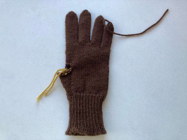 編みかけの手袋、ほどくことにしました……　～Modified Army Gloves