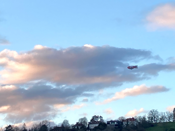 シュトゥットガルトの空を飛ぶ飛行船