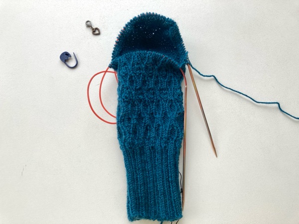 Kanerva その6「急いで編みたい気持ちはあるのに」　〜52 Weeks of Socksプロジェクト