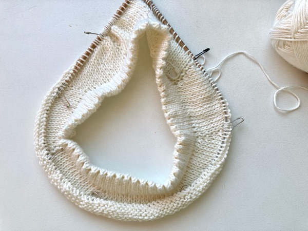 コットン糸で帽子を編み始めました